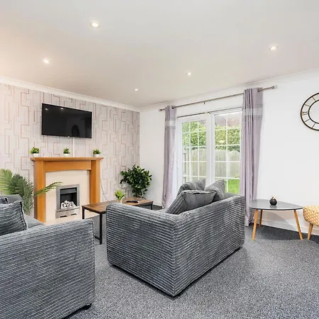 Delightful House With Garden Sherburn in Elmet