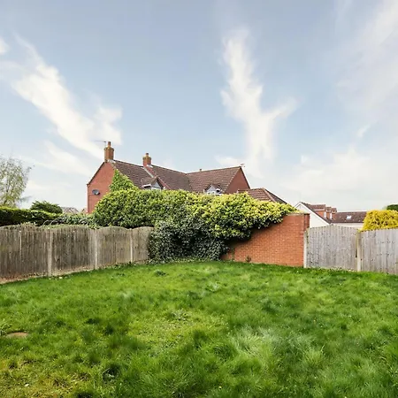 Delightful House With Garden